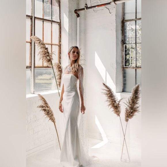 Pearl Bridal Cape with Rhinestone neck detailing - Picture 8 of 8